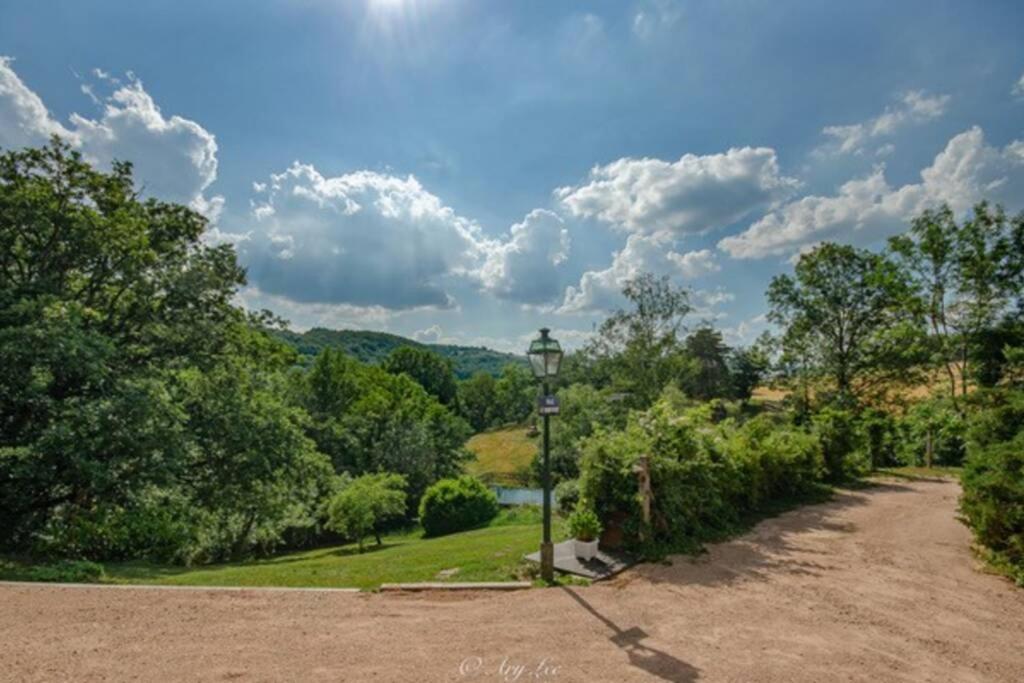 Gite Du Mont Plaisir Villa Chouvigny Bagian luar foto