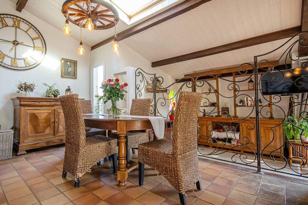Gite Du Mont Plaisir Villa Chouvigny Bagian luar foto